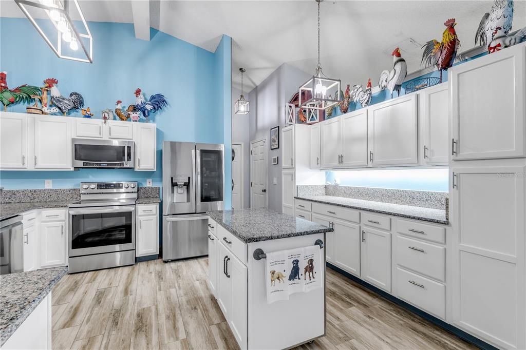 For Sale: $399,900 (3 beds, 2 baths, 1874 Square Feet)