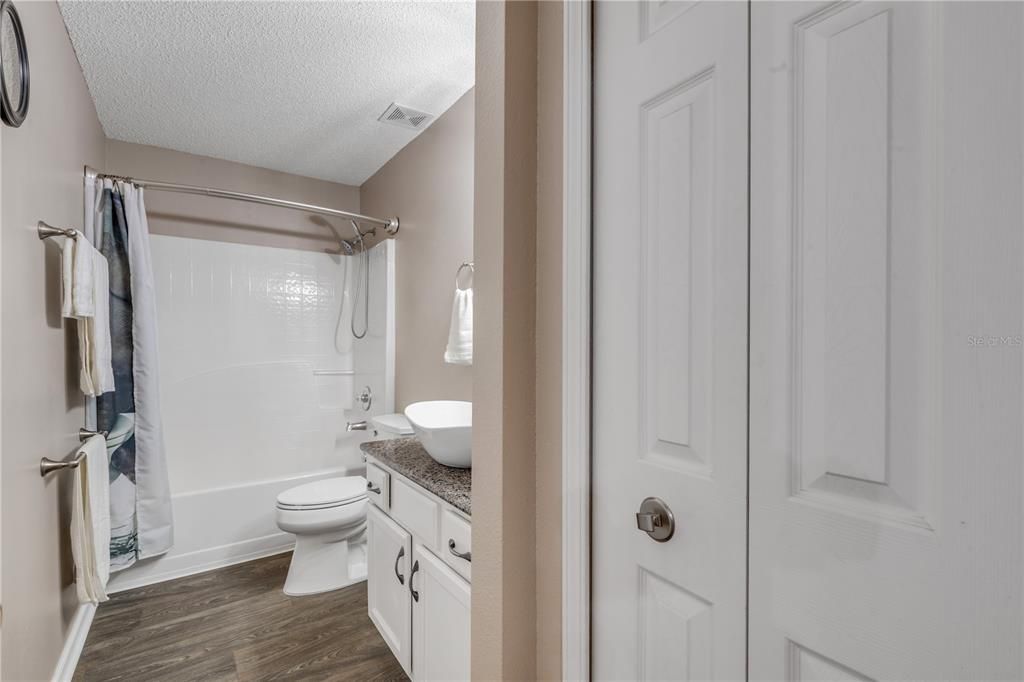 For Sale: $399,900 (3 beds, 2 baths, 1874 Square Feet)