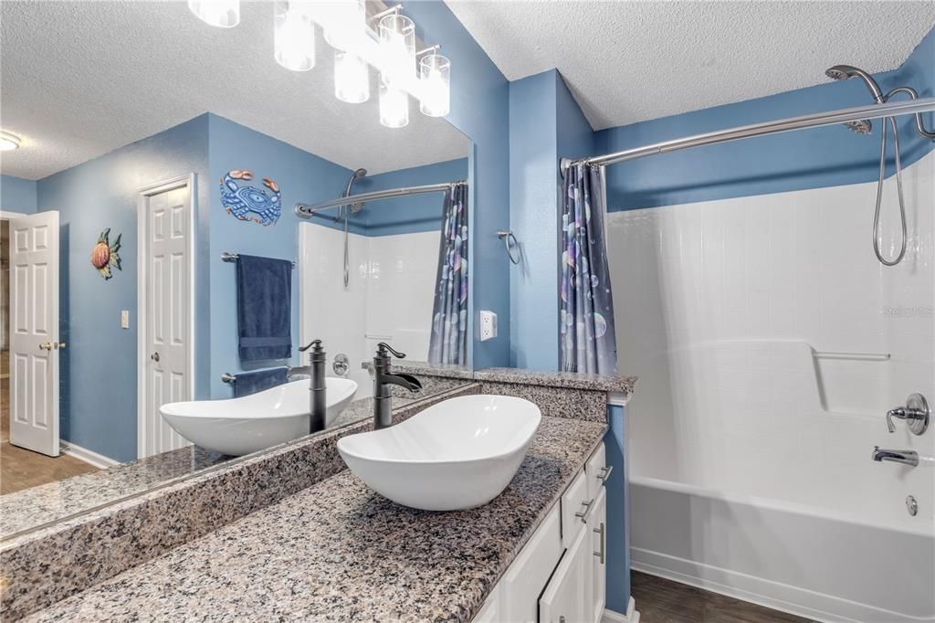 For Sale: $399,900 (3 beds, 2 baths, 1874 Square Feet)