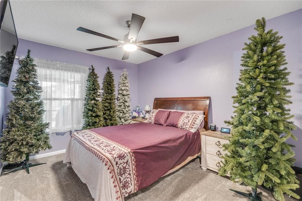 For Sale: $399,900 (3 beds, 2 baths, 1874 Square Feet)