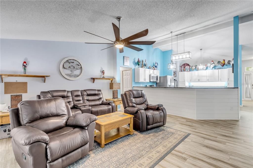 For Sale: $399,900 (3 beds, 2 baths, 1874 Square Feet)