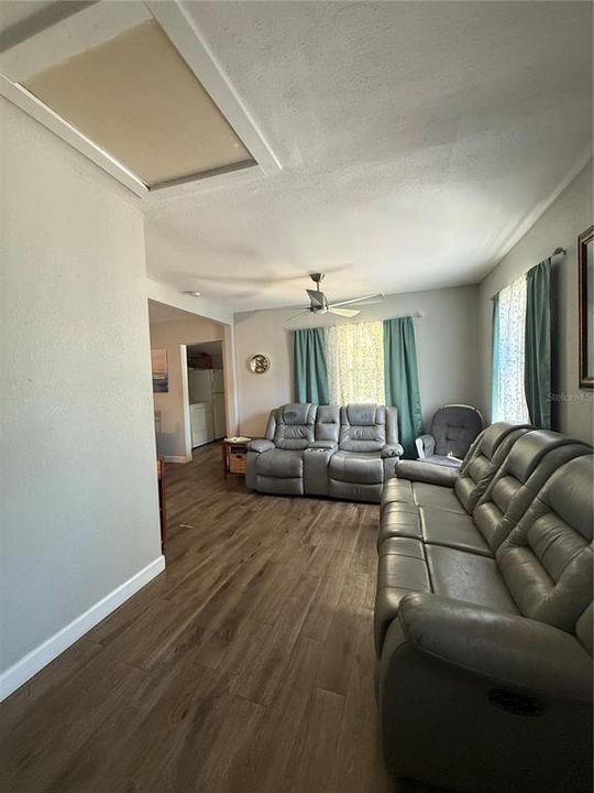 待售: $279,900 (2 贝兹, 2 浴室, 1110 平方英尺)