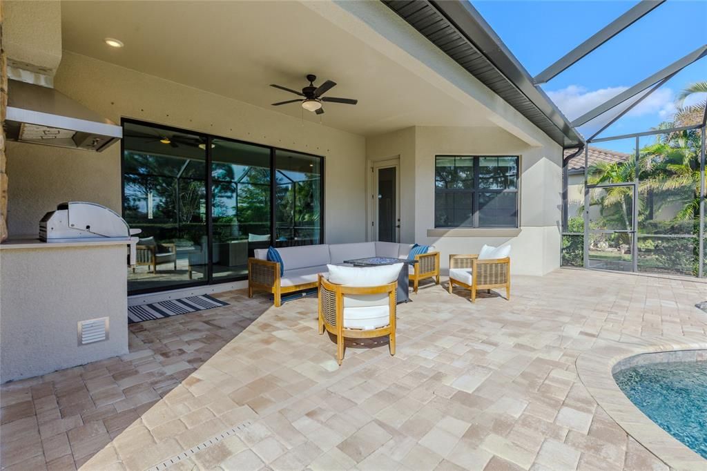 En Venta: $840,000 (4 camas, 2 baños, 2236 Pies cuadrados)