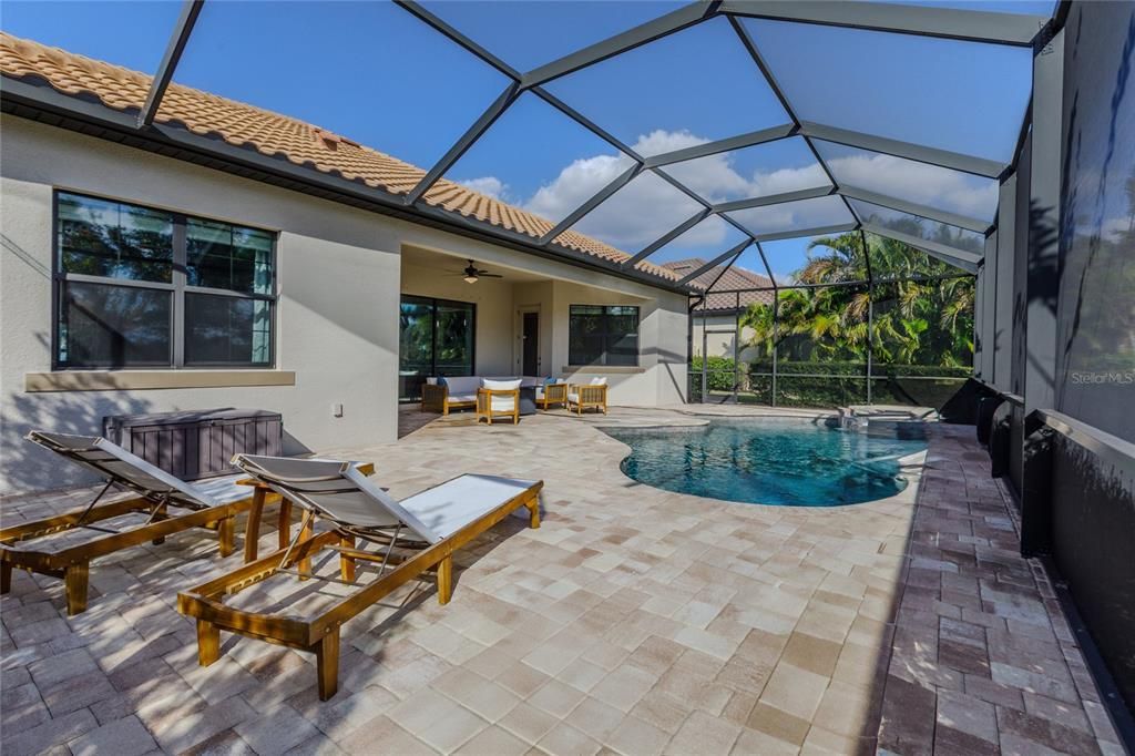 En Venta: $840,000 (4 camas, 2 baños, 2236 Pies cuadrados)