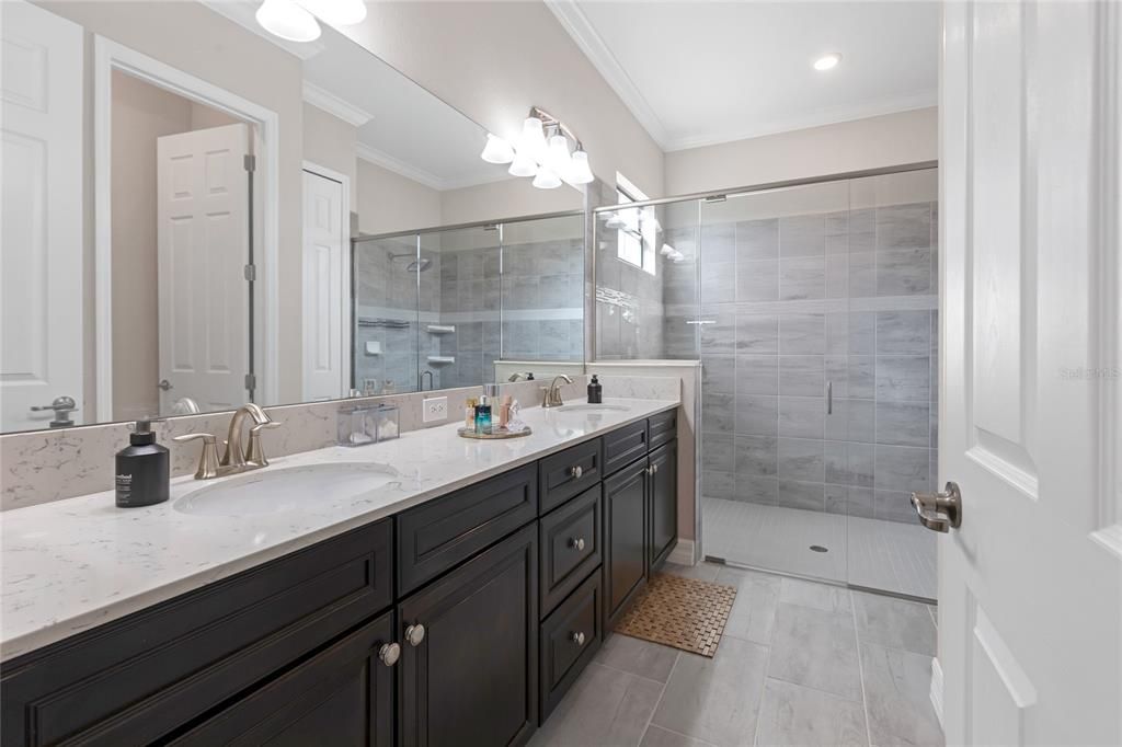 En Venta: $840,000 (4 camas, 2 baños, 2236 Pies cuadrados)