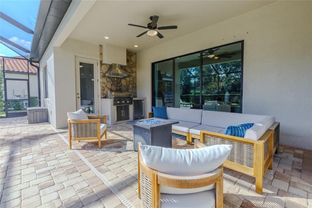 En Venta: $840,000 (4 camas, 2 baños, 2236 Pies cuadrados)