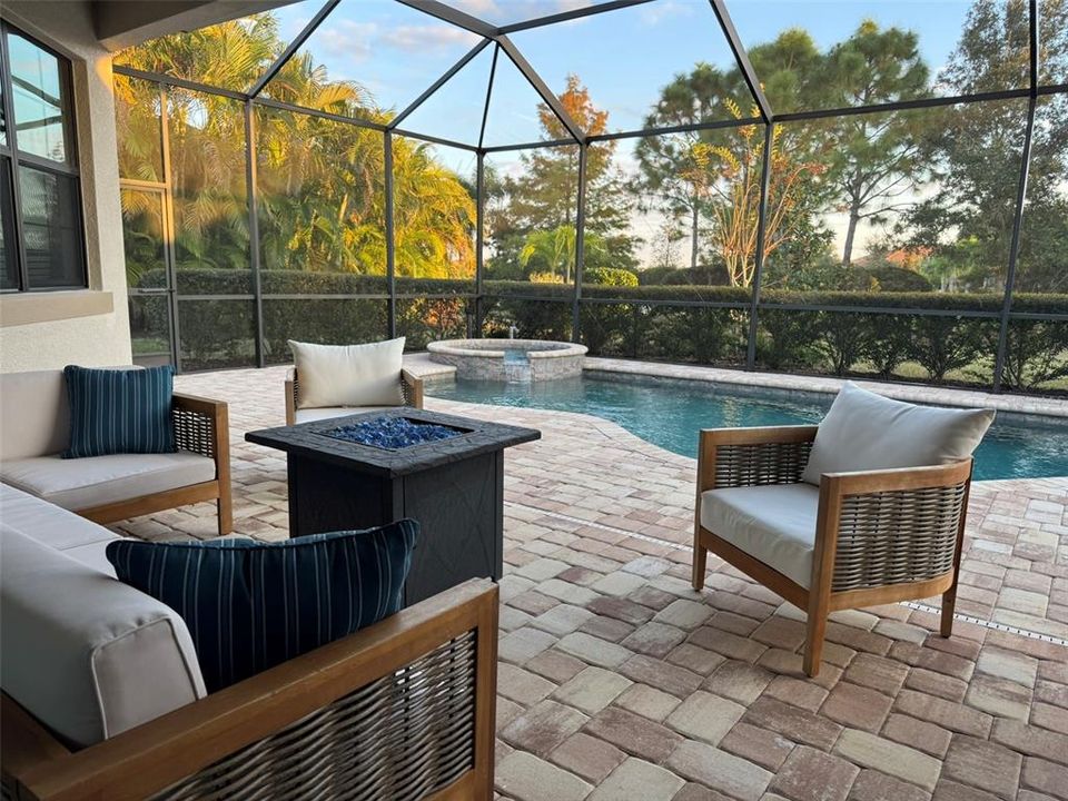 En Venta: $840,000 (4 camas, 2 baños, 2236 Pies cuadrados)