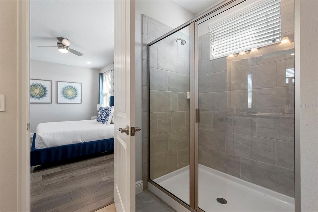 En Venta: $749,900 (6 camas, 6 baños, 3317 Pies cuadrados)