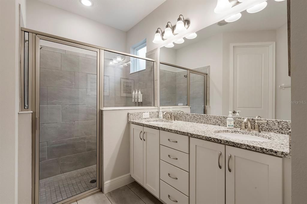 En Venta: $749,900 (6 camas, 6 baños, 3317 Pies cuadrados)