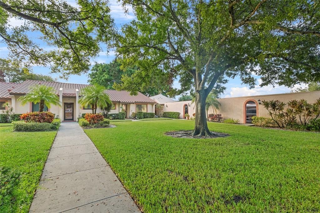 For Sale: $199,900 (1 beds, 1 baths, 740 Square Feet)