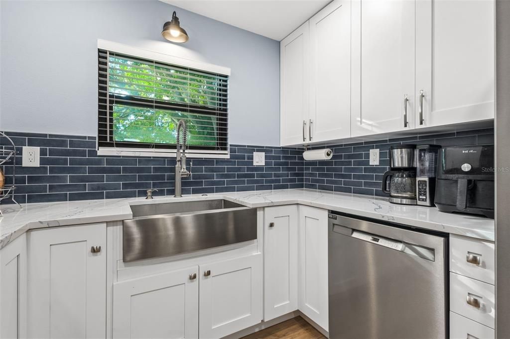 For Sale: $199,900 (1 beds, 1 baths, 740 Square Feet)