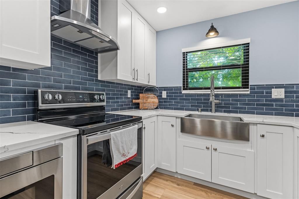 For Sale: $199,900 (1 beds, 1 baths, 740 Square Feet)