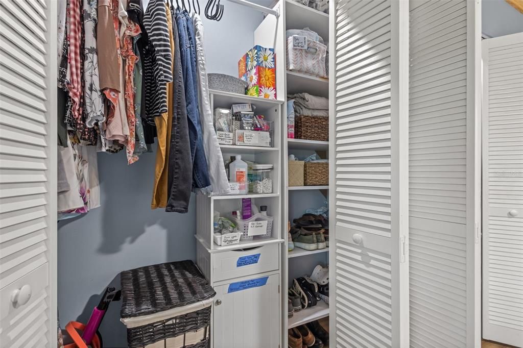 For Sale: $199,900 (1 beds, 1 baths, 740 Square Feet)