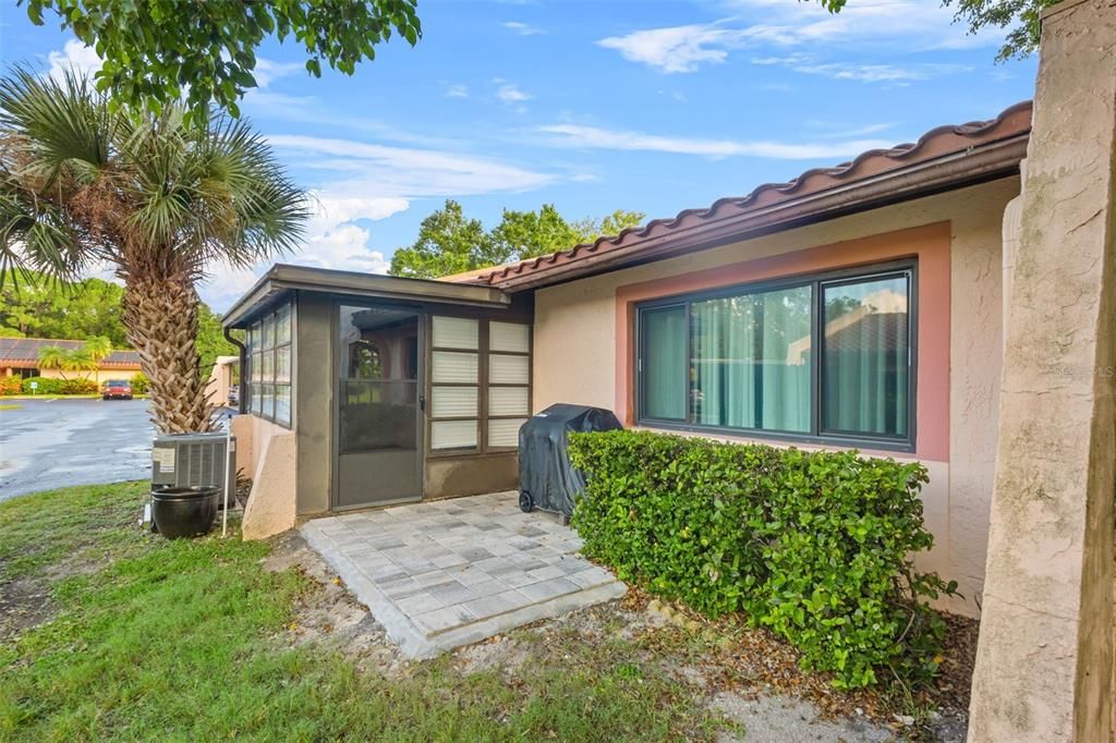 For Sale: $199,900 (1 beds, 1 baths, 740 Square Feet)