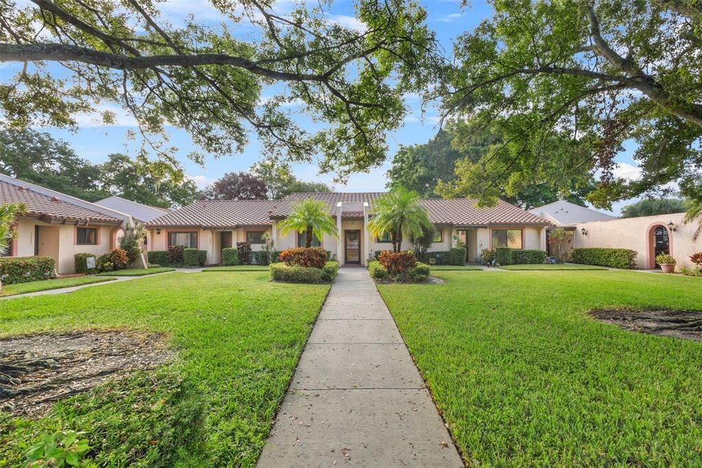 For Sale: $199,900 (1 beds, 1 baths, 740 Square Feet)