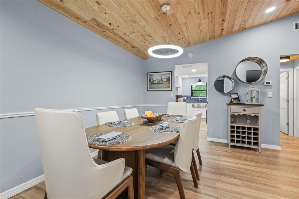 For Sale: $199,900 (1 beds, 1 baths, 740 Square Feet)