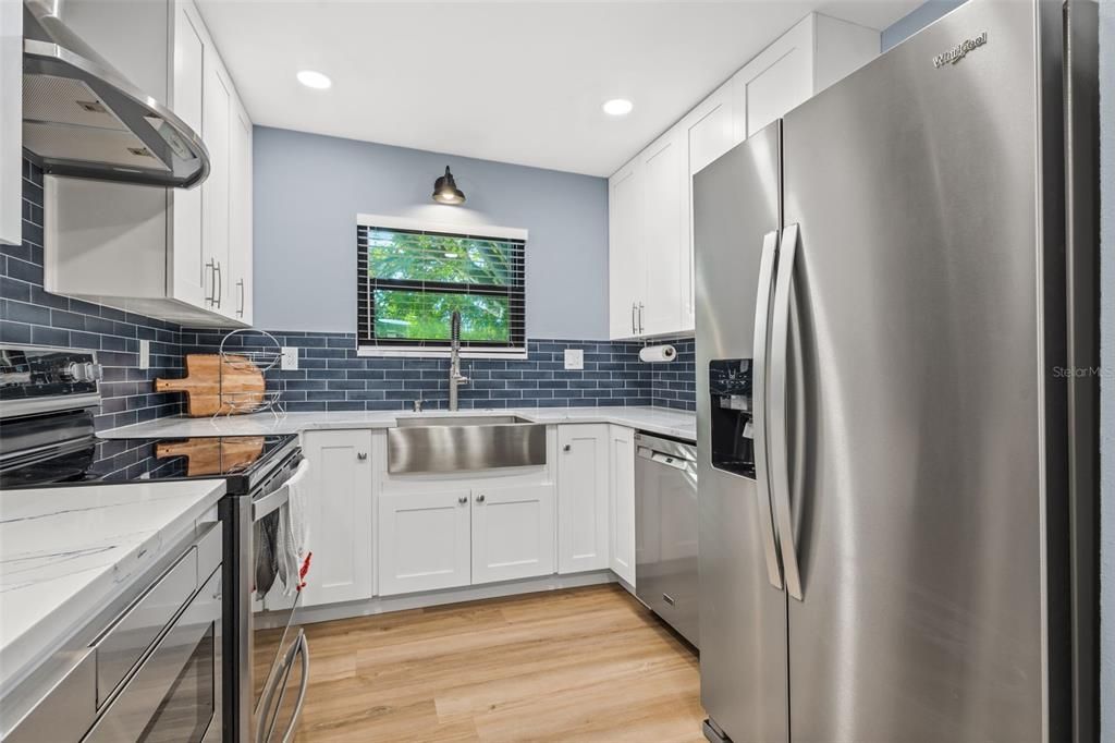 For Sale: $199,900 (1 beds, 1 baths, 740 Square Feet)