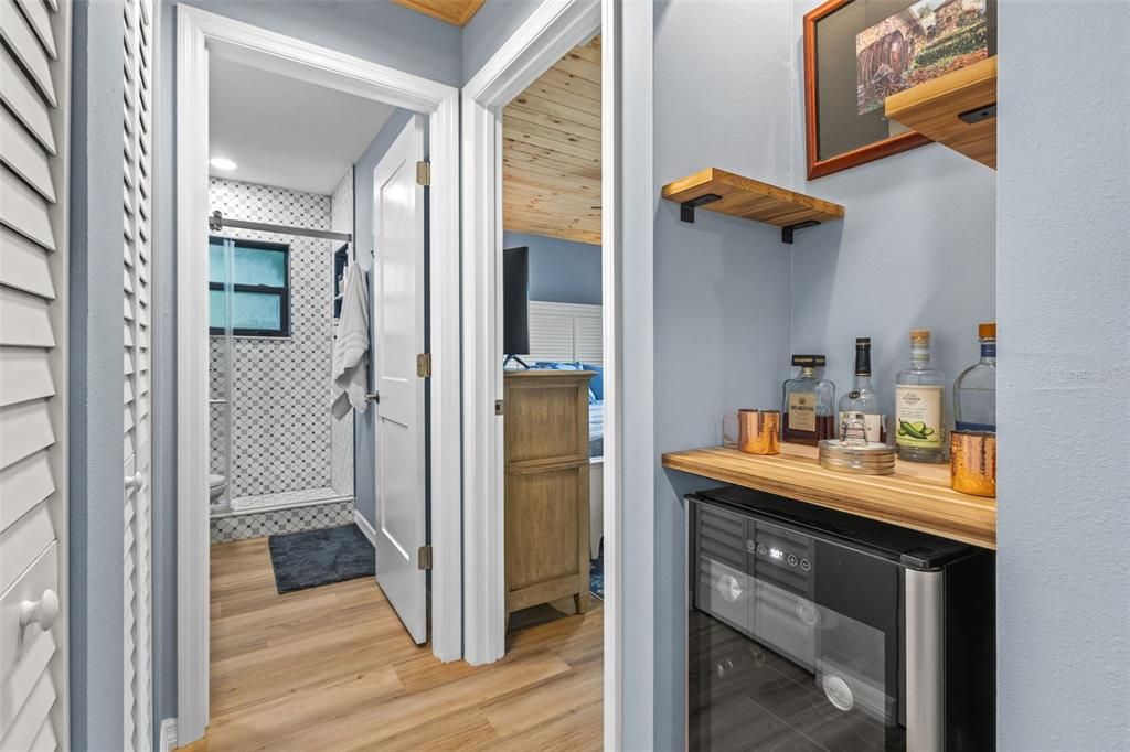 For Sale: $199,900 (1 beds, 1 baths, 740 Square Feet)