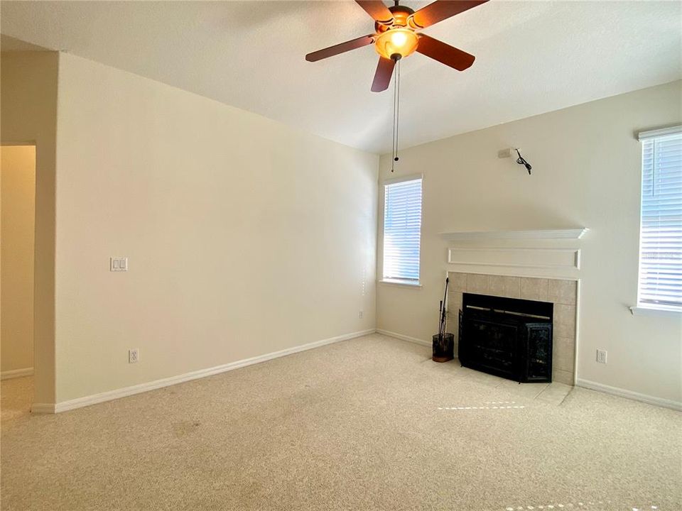 出租: $2,300 (2 贝兹, 2 浴室, 1225 平方英尺)