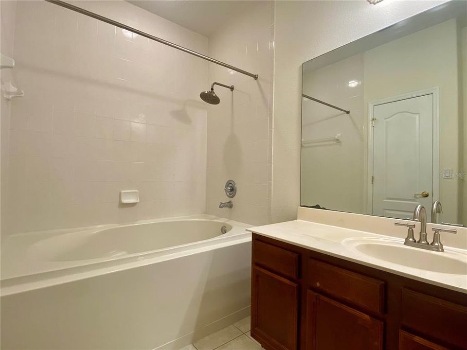 出租: $2,300 (2 贝兹, 2 浴室, 1225 平方英尺)