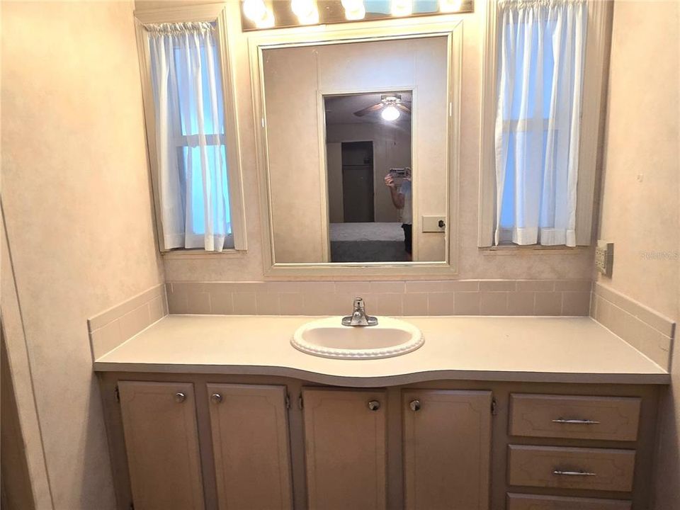 На продажу: $195,000 (2 спален, 2 ванн, 1768 Квадратных фут)