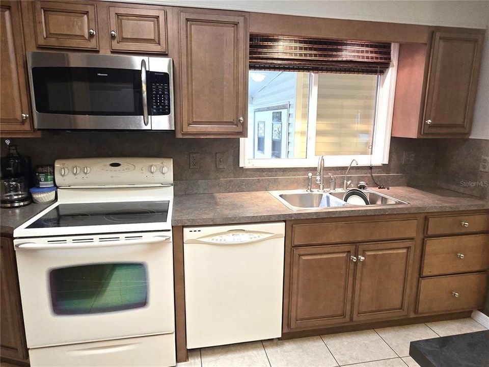 На продажу: $195,000 (2 спален, 2 ванн, 1768 Квадратных фут)