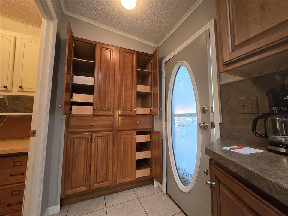 На продажу: $195,000 (2 спален, 2 ванн, 1768 Квадратных фут)