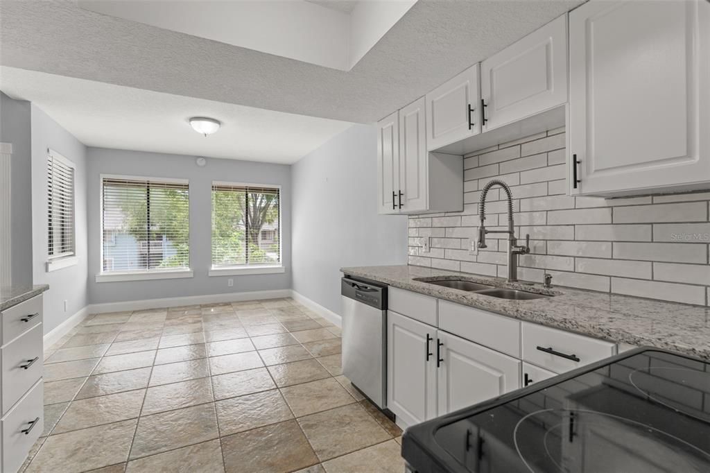 For Rent: $1,075 (1 beds, 2 baths, 1286 Square Feet)