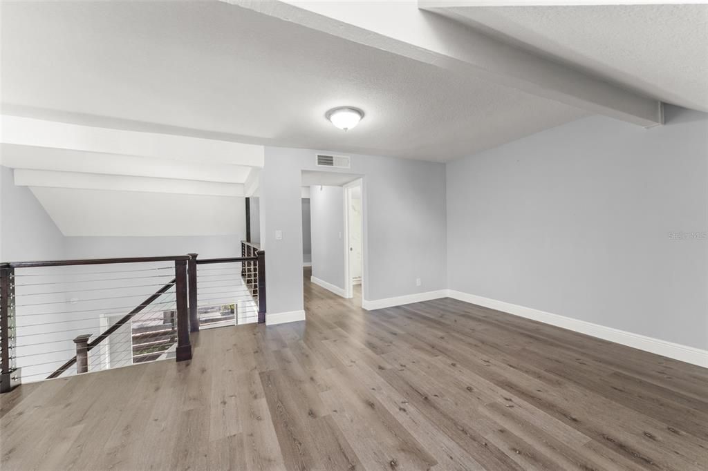 For Rent: $1,075 (1 beds, 2 baths, 1286 Square Feet)