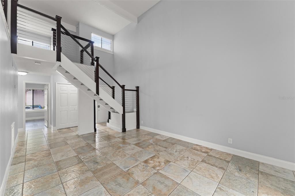 For Rent: $1,075 (1 beds, 2 baths, 1286 Square Feet)