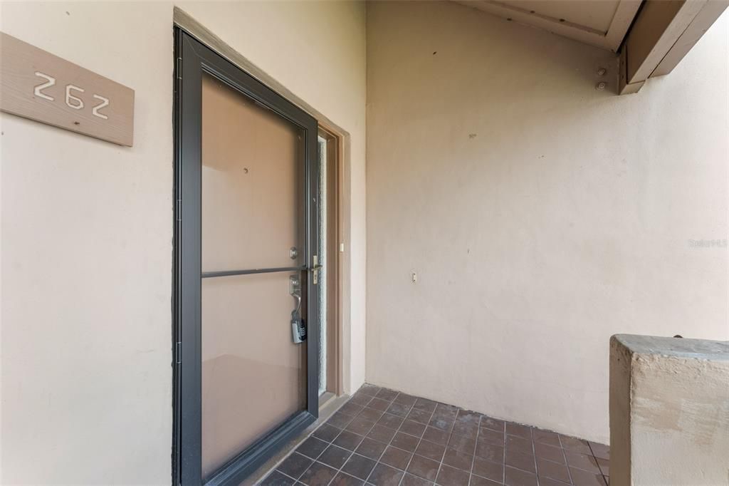 For Rent: $1,075 (1 beds, 2 baths, 1286 Square Feet)