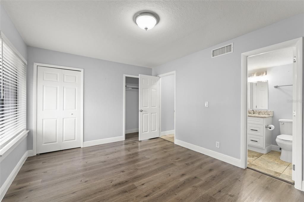 For Rent: $1,075 (1 beds, 2 baths, 1286 Square Feet)