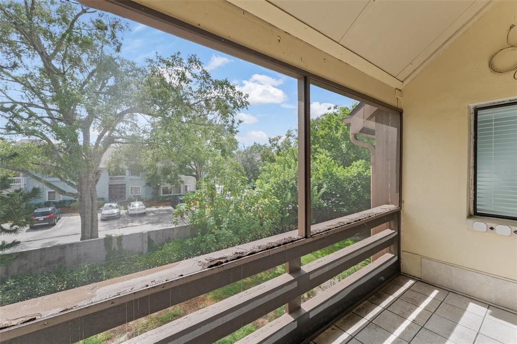 For Rent: $1,075 (1 beds, 2 baths, 1286 Square Feet)