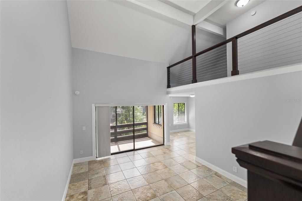 For Rent: $1,075 (1 beds, 2 baths, 1286 Square Feet)