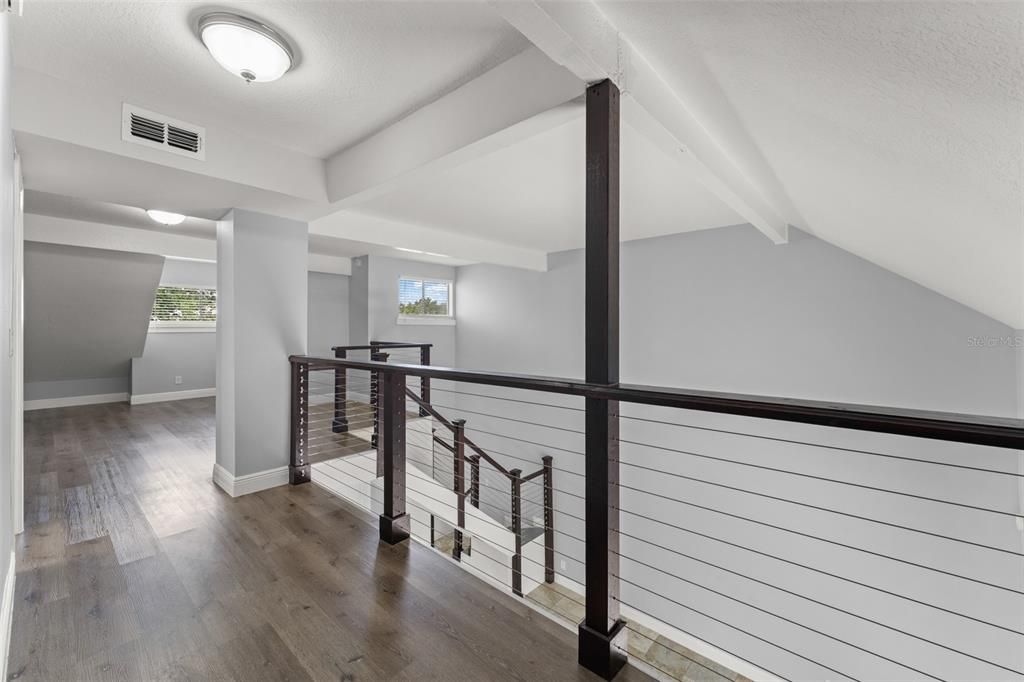 For Rent: $1,075 (1 beds, 2 baths, 1286 Square Feet)