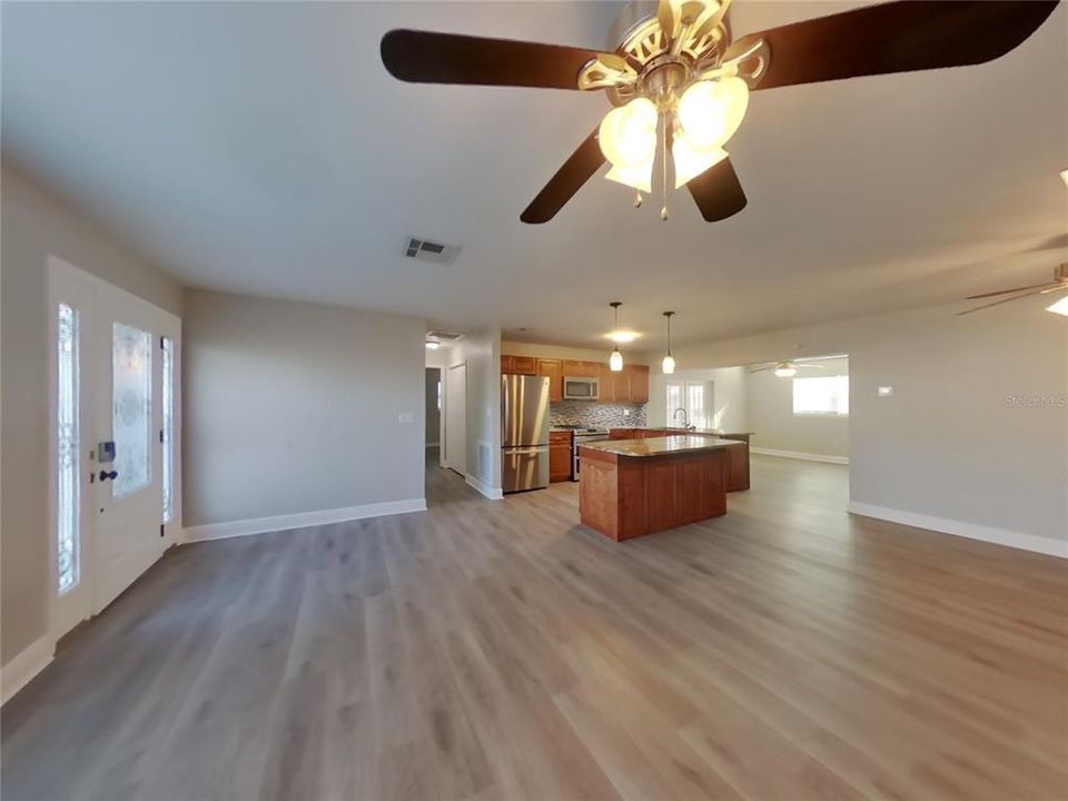 合同活跃: $2,769 (4 贝兹, 2 浴室, 1730 平方英尺)