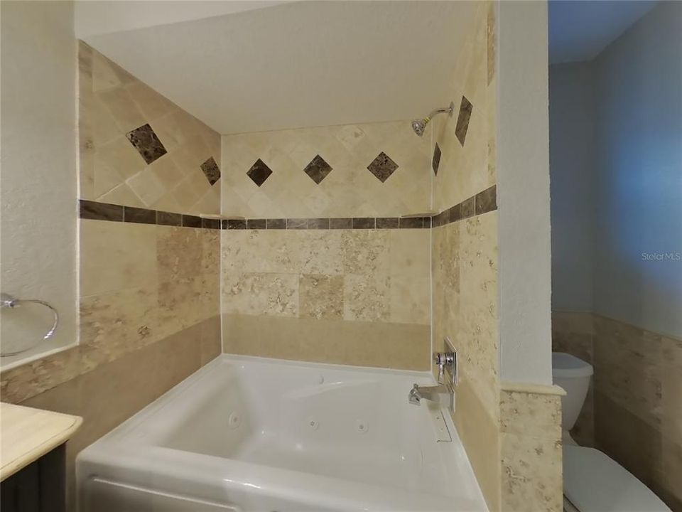 合同活跃: $2,769 (4 贝兹, 2 浴室, 1730 平方英尺)