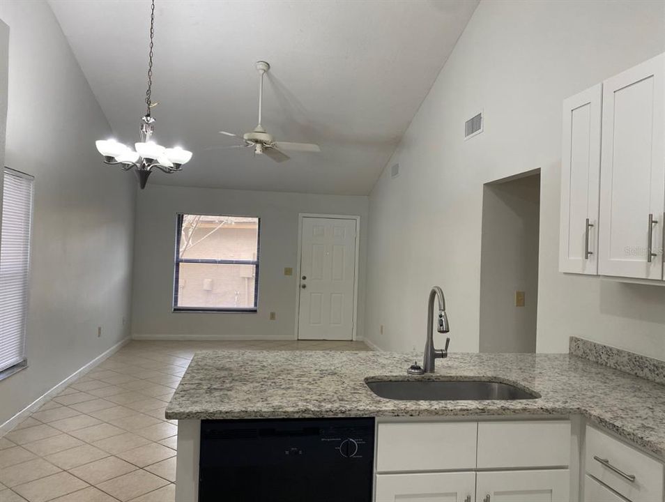 For Rent: $1,495 (2 beds, 2 baths, 930 Square Feet)