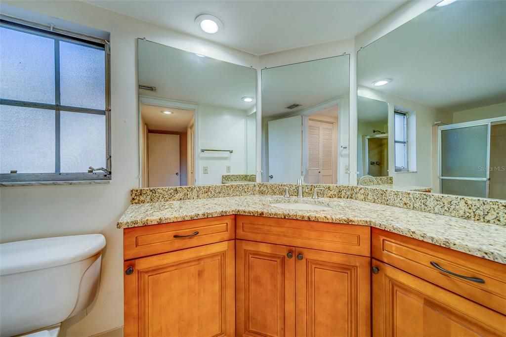 For Rent: $2,100 (2 beds, 2 baths, 1278 Square Feet)