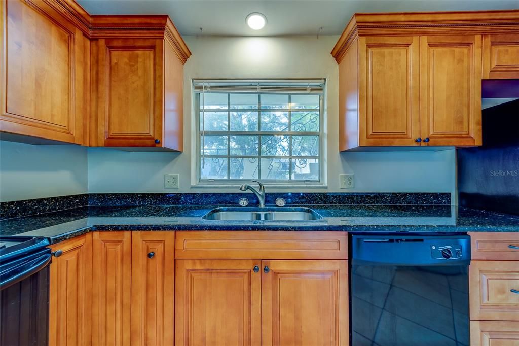 For Rent: $2,100 (2 beds, 2 baths, 1278 Square Feet)