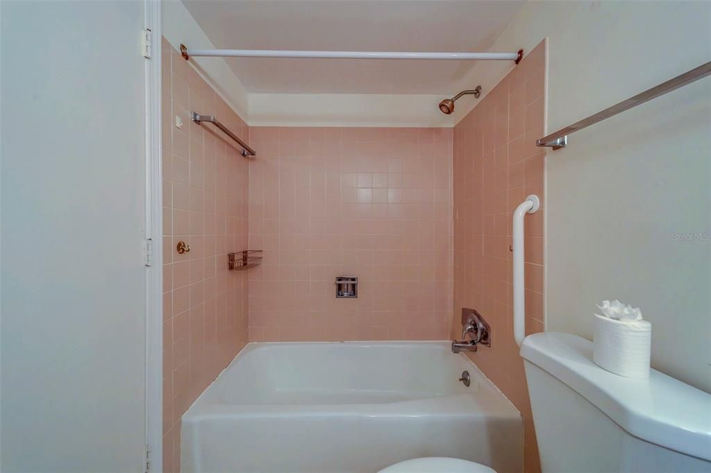 For Rent: $2,100 (2 beds, 2 baths, 1278 Square Feet)