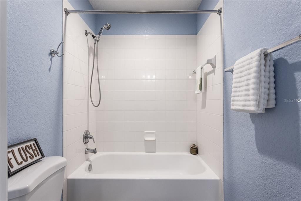 For Sale: $349,000 (3 beds, 2 baths, 1546 Square Feet)