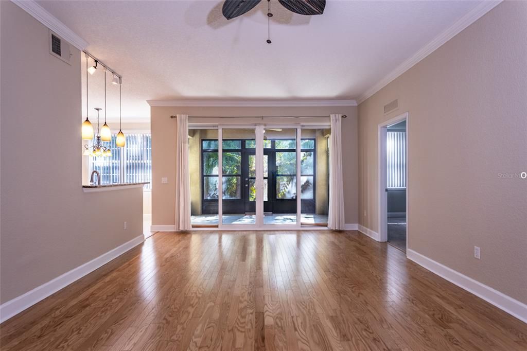 For Sale: $349,000 (3 beds, 2 baths, 1546 Square Feet)