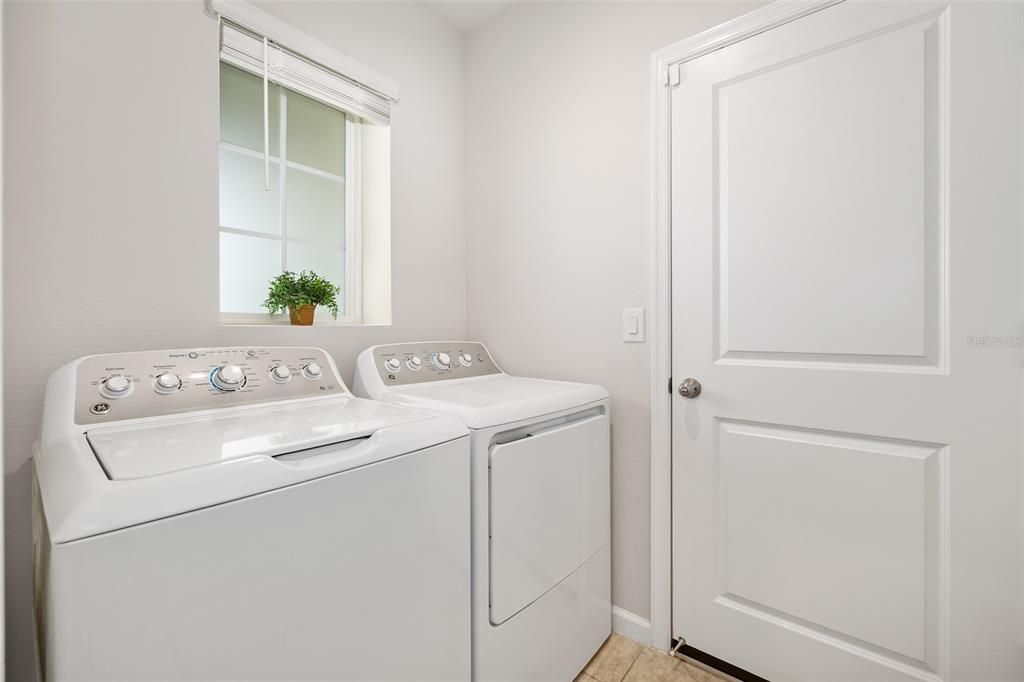 For Sale: $325,000 (3 beds, 2 baths, 1494 Square Feet)