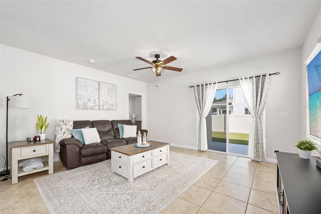 For Sale: $325,000 (3 beds, 2 baths, 1494 Square Feet)