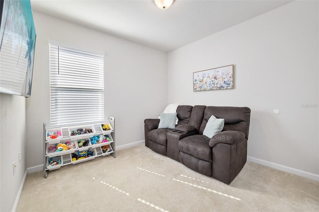 For Sale: $325,000 (3 beds, 2 baths, 1494 Square Feet)