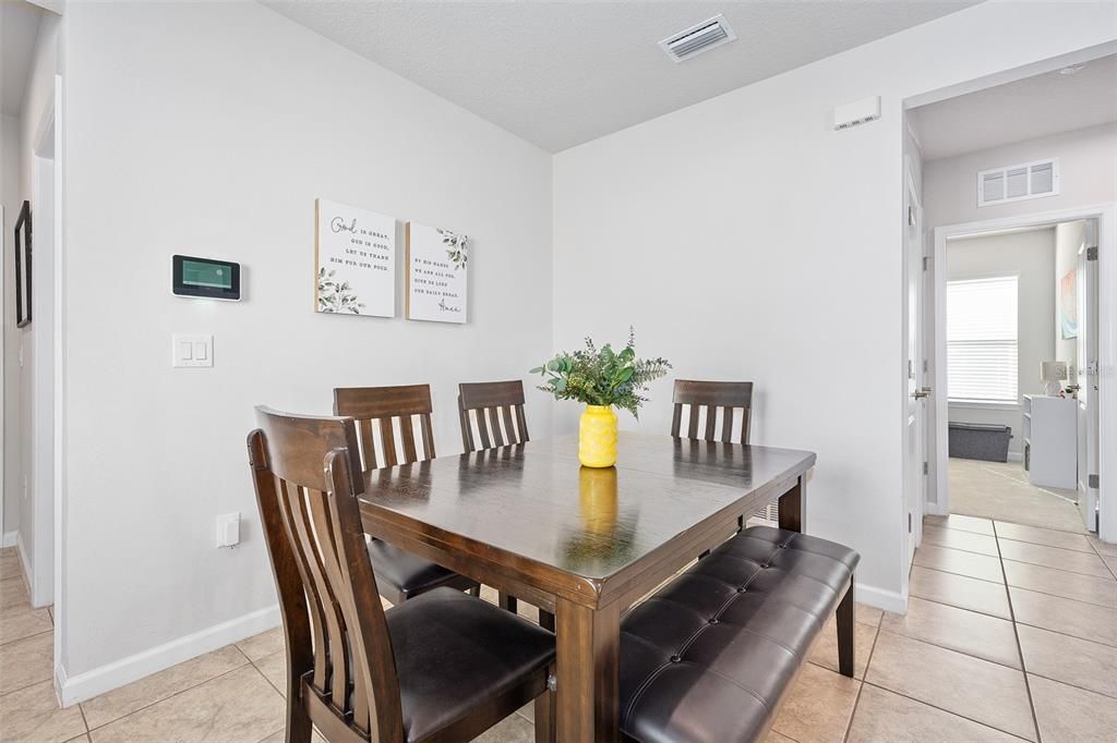 For Sale: $325,000 (3 beds, 2 baths, 1494 Square Feet)