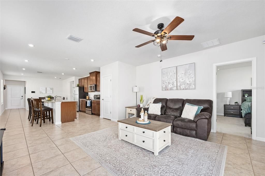 For Sale: $325,000 (3 beds, 2 baths, 1494 Square Feet)