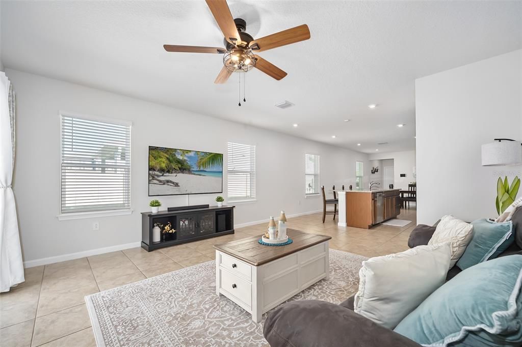 For Sale: $325,000 (3 beds, 2 baths, 1494 Square Feet)