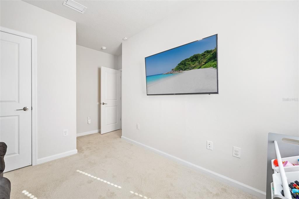 For Sale: $325,000 (3 beds, 2 baths, 1494 Square Feet)